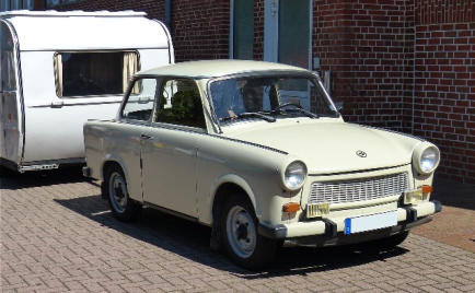 Trabant P 601 mit Wohnwagen
