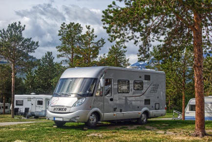 Silbernes Hymer Wohnmobil