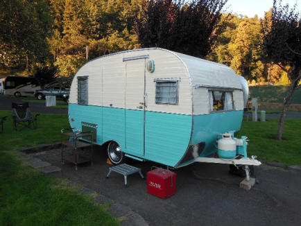 Wohnwagen weiß-türkis